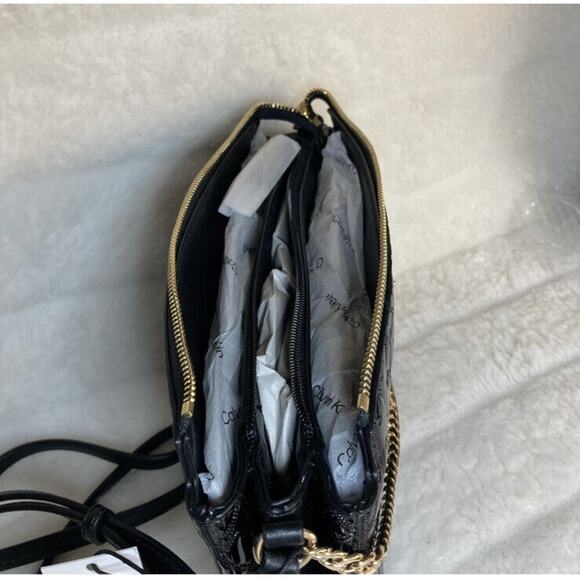 Brand New CK Calvin Klein Logo Embossed Smooth Crossbody Shoulderbag MSRP $158 - Picture 4 of 10